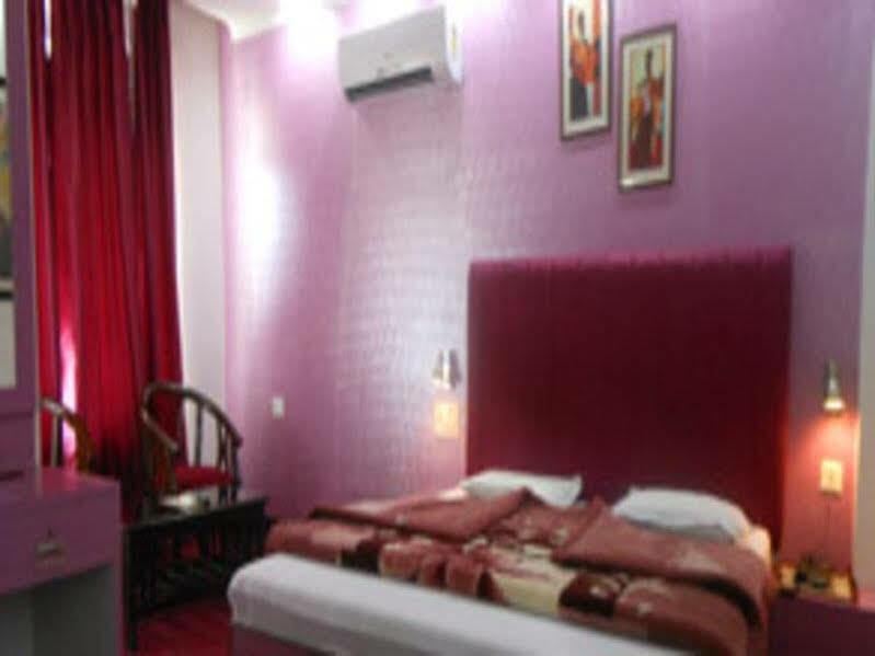 Ratan Palace Hotel Dehradun Luaran gambar